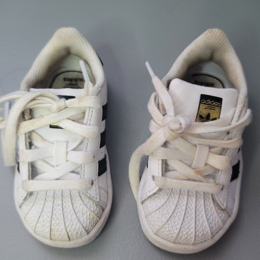 Adidas Shoes Infants size 5 Sneakers Black and White Lace Up - Picture 2 of 5